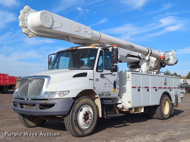 image for item OL9215 2009 International  DuraStar 4300 bucket truck