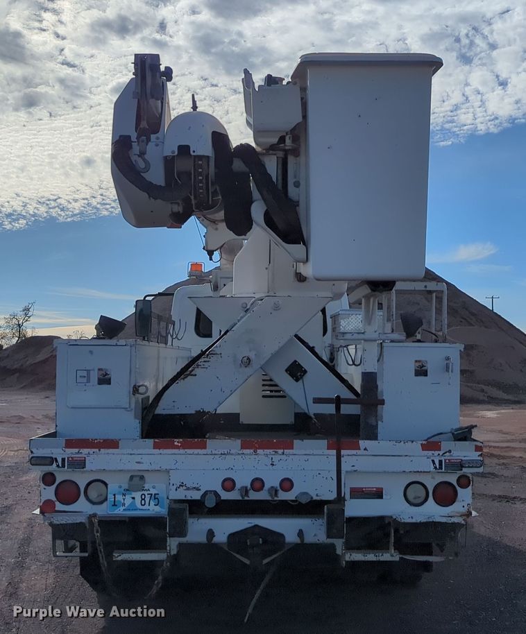 image for item OL9215 2009 International  DuraStar 4300 bucket truck