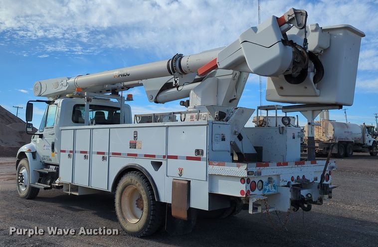 image for item OL9215 2009 International  DuraStar 4300 bucket truck