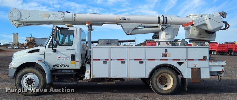 image for item OL9215 2009 International  DuraStar 4300 bucket truck