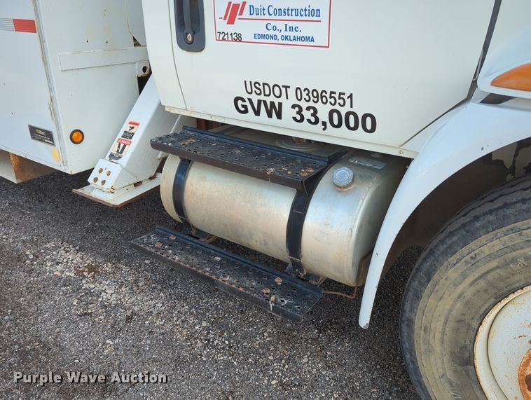 image for item OL9215 2009 International  DuraStar 4300 bucket truck