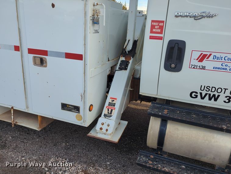 image for item OL9215 2009 International  DuraStar 4300 bucket truck