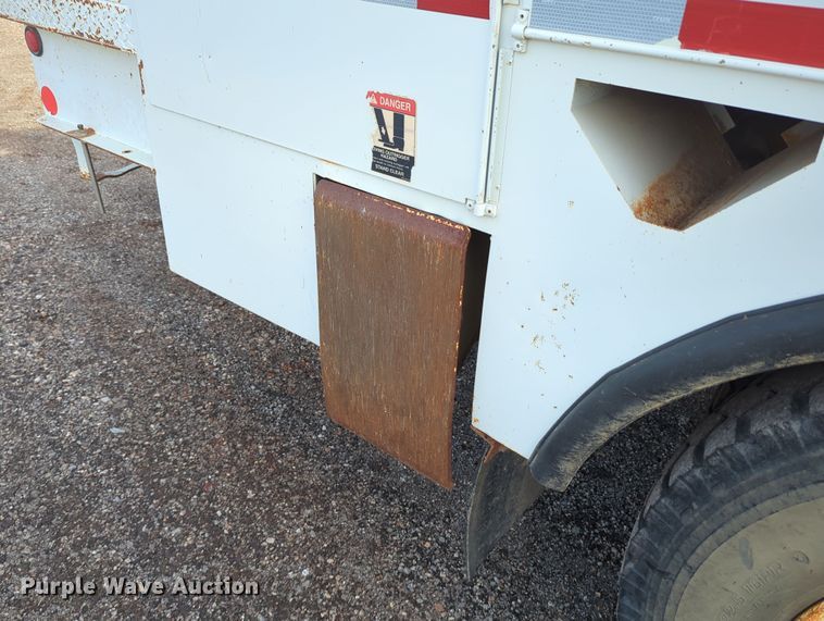 image for item OL9215 2009 International  DuraStar 4300 bucket truck