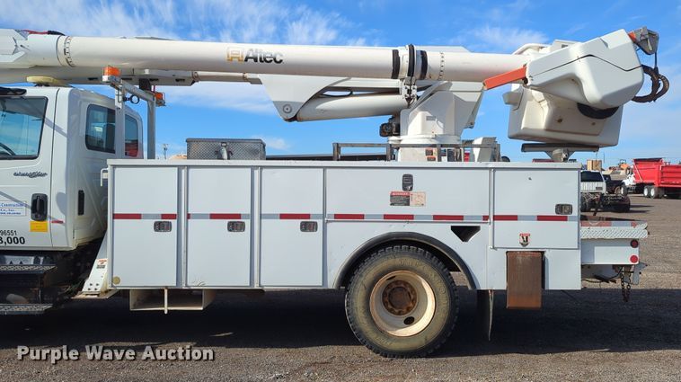 image for item OL9215 2009 International  DuraStar 4300 bucket truck