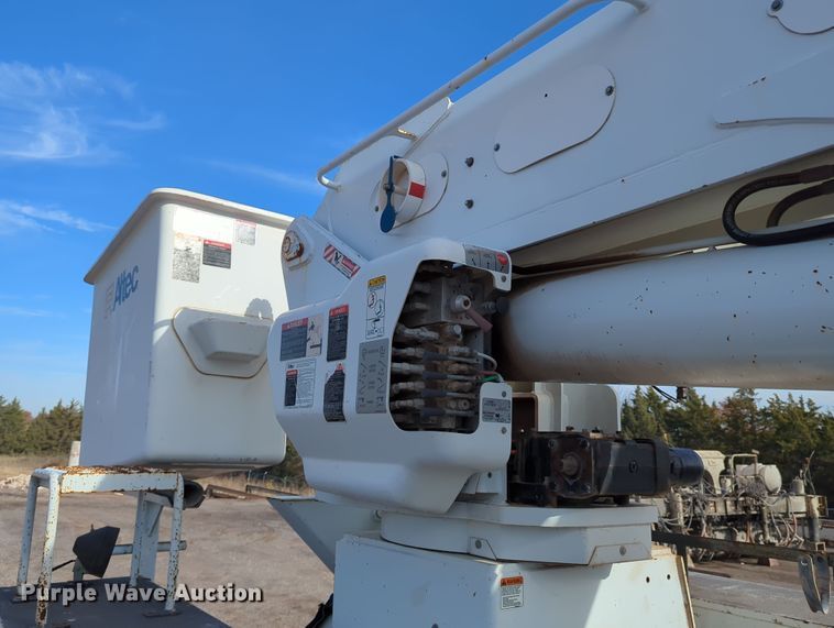 image for item OL9215 2009 International  DuraStar 4300 bucket truck