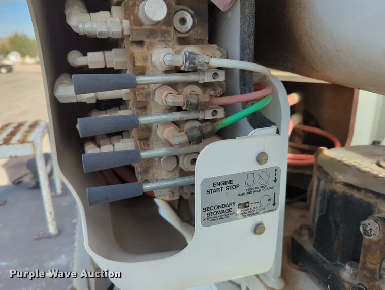 image for item OL9215 2009 International  DuraStar 4300 bucket truck