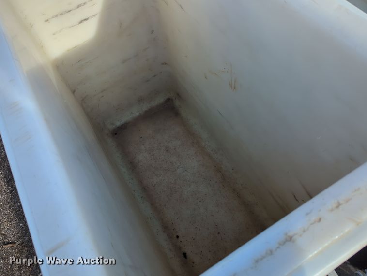 image for item OL9215 2009 International  DuraStar 4300 bucket truck