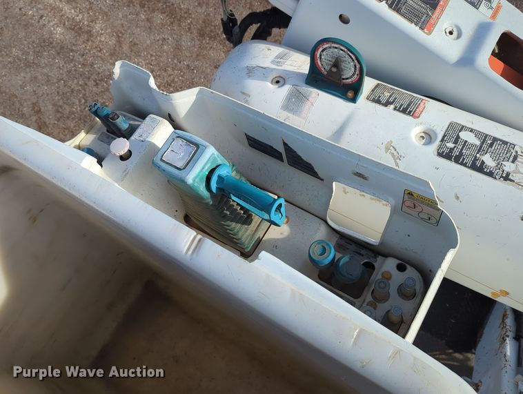 image for item OL9215 2009 International  DuraStar 4300 bucket truck