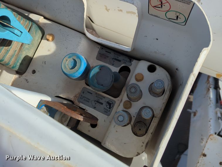 image for item OL9215 2009 International  DuraStar 4300 bucket truck