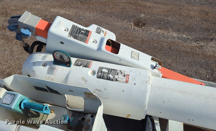 image for item OL9215 2009 International  DuraStar 4300 bucket truck