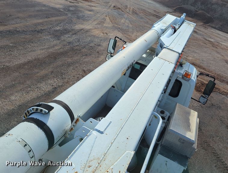 image for item OL9215 2009 International  DuraStar 4300 bucket truck