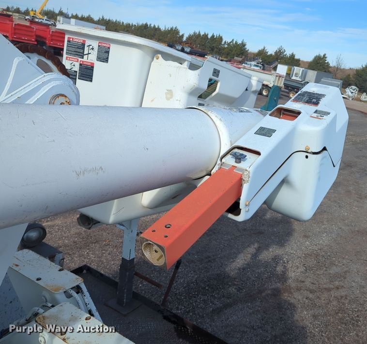 image for item OL9215 2009 International  DuraStar 4300 bucket truck