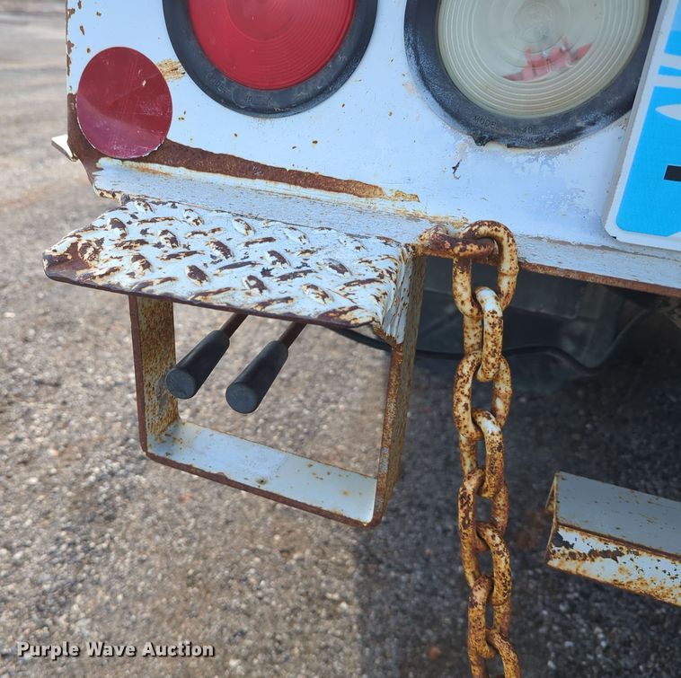 image for item OL9215 2009 International  DuraStar 4300 bucket truck