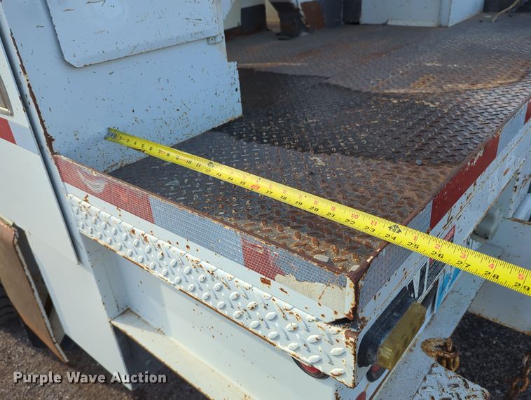 image for item OL9215 2009 International  DuraStar 4300 bucket truck