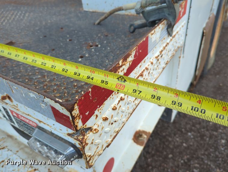 image for item OL9215 2009 International  DuraStar 4300 bucket truck