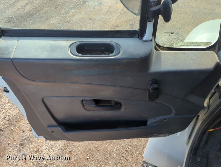 image for item OL9215 2009 International  DuraStar 4300 bucket truck