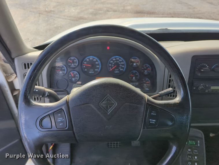 image for item OL9215 2009 International  DuraStar 4300 bucket truck