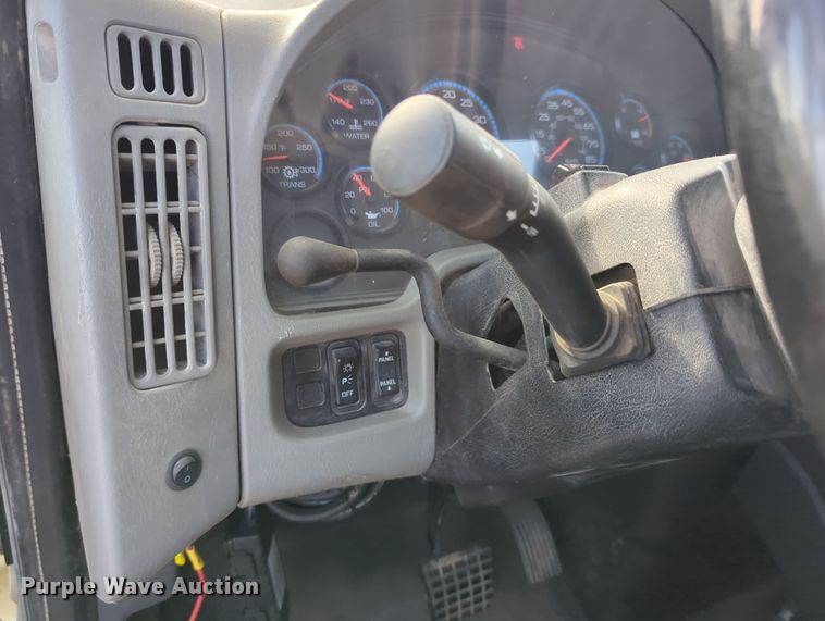 image for item OL9215 2009 International  DuraStar 4300 bucket truck