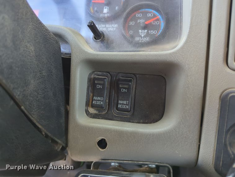 image for item OL9215 2009 International  DuraStar 4300 bucket truck