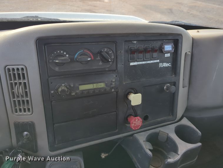 image for item OL9215 2009 International  DuraStar 4300 bucket truck