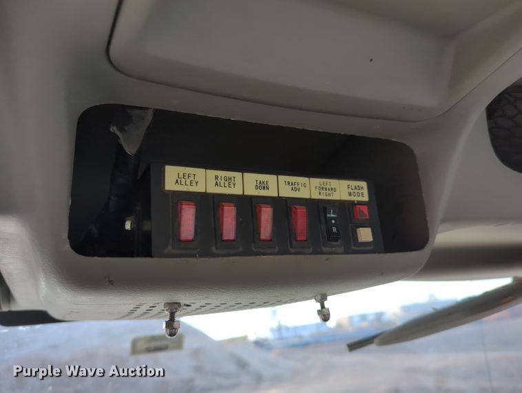 image for item OL9215 2009 International  DuraStar 4300 bucket truck