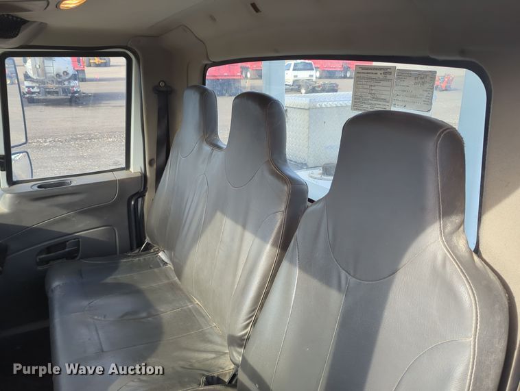 image for item OL9215 2009 International  DuraStar 4300 bucket truck