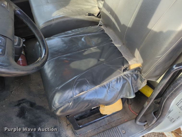 image for item OL9215 2009 International  DuraStar 4300 bucket truck