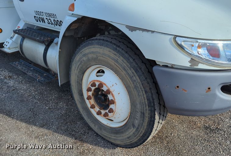 image for item OL9215 2009 International  DuraStar 4300 bucket truck