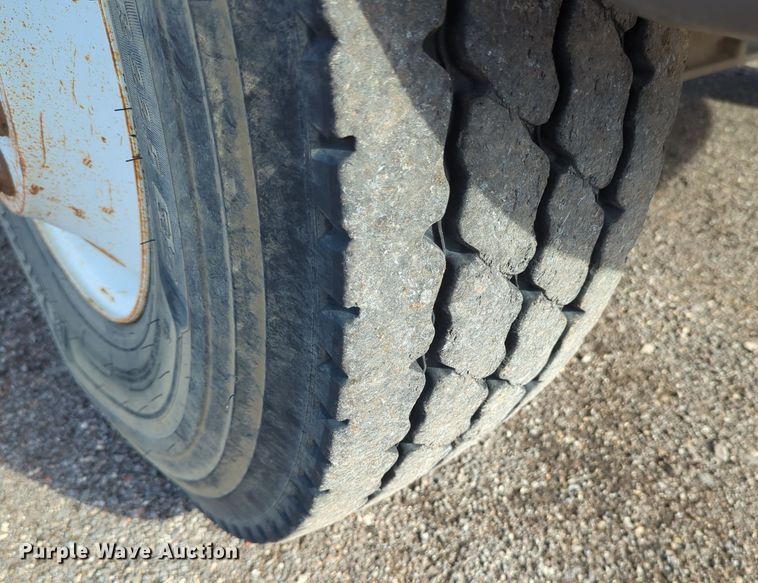 image for item OL9215 2009 International  DuraStar 4300 bucket truck