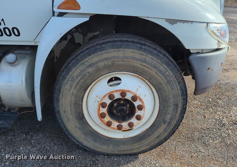 image for item OL9215 2009 International  DuraStar 4300 bucket truck