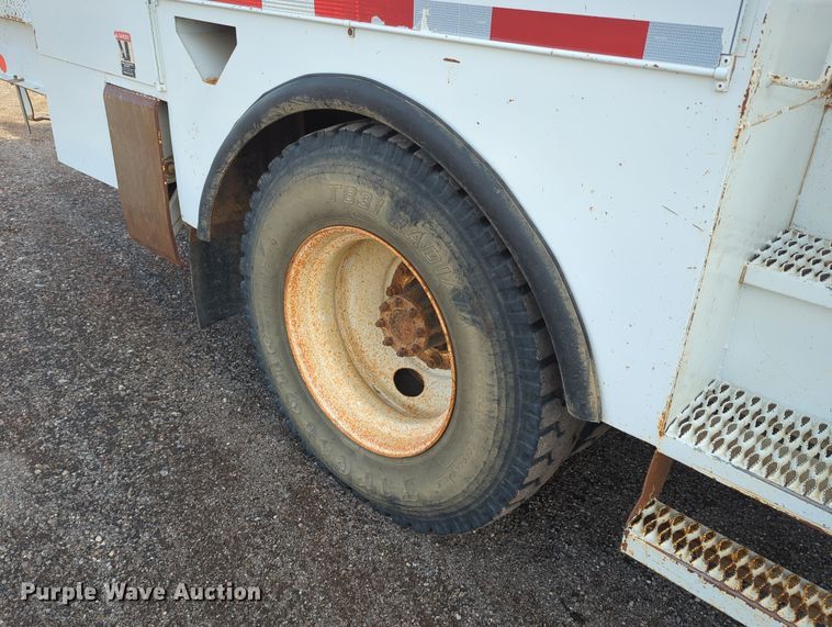 image for item OL9215 2009 International  DuraStar 4300 bucket truck