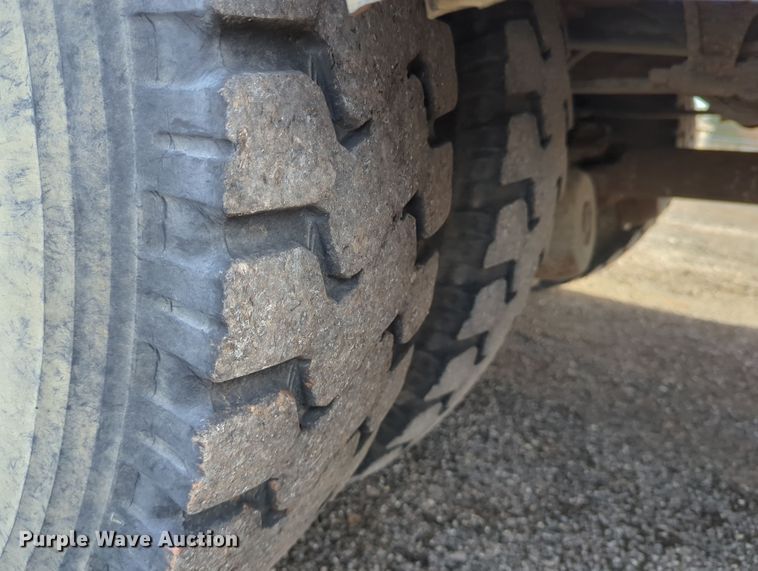 image for item OL9215 2009 International  DuraStar 4300 bucket truck