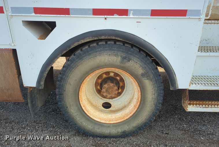 image for item OL9215 2009 International  DuraStar 4300 bucket truck