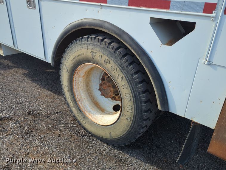 image for item OL9215 2009 International  DuraStar 4300 bucket truck