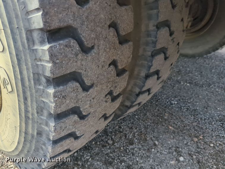 image for item OL9215 2009 International  DuraStar 4300 bucket truck