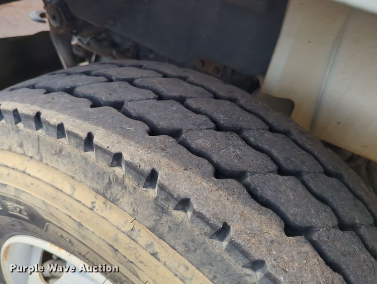 image for item OL9215 2009 International  DuraStar 4300 bucket truck