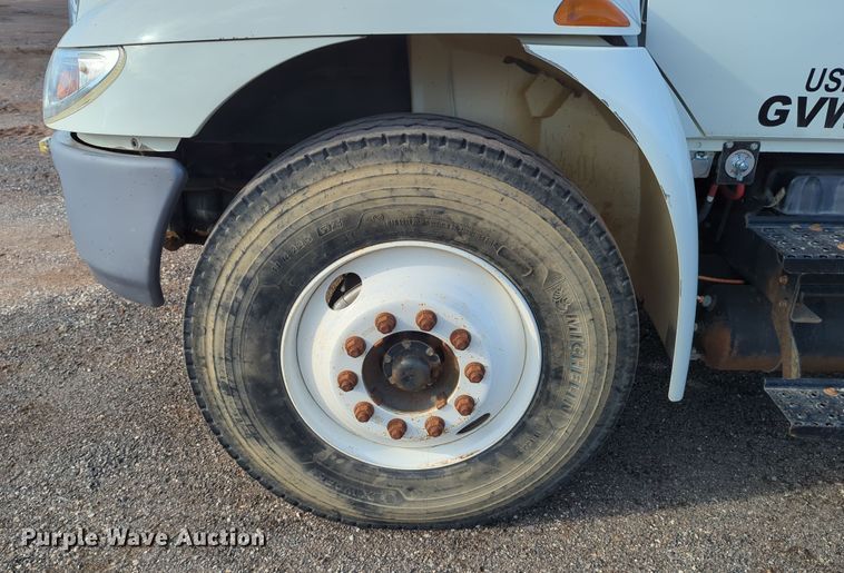 image for item OL9215 2009 International  DuraStar 4300 bucket truck