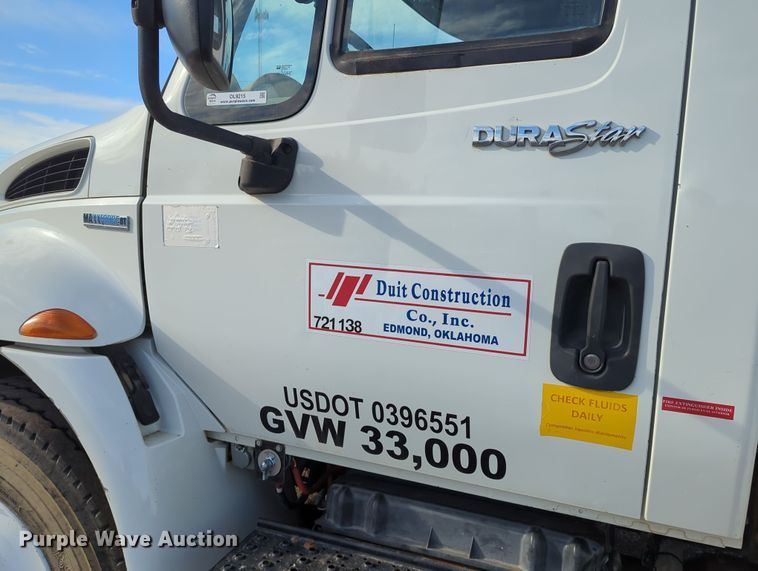 image for item OL9215 2009 International  DuraStar 4300 bucket truck