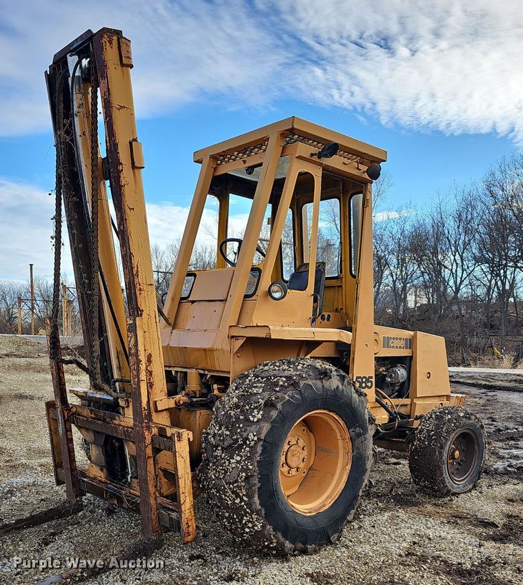 image for item OL9474 1976 Case 585  forklift