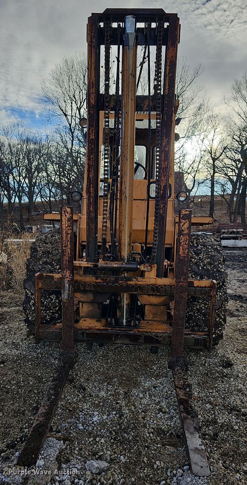 image for item OL9474 1976 Case 585  forklift