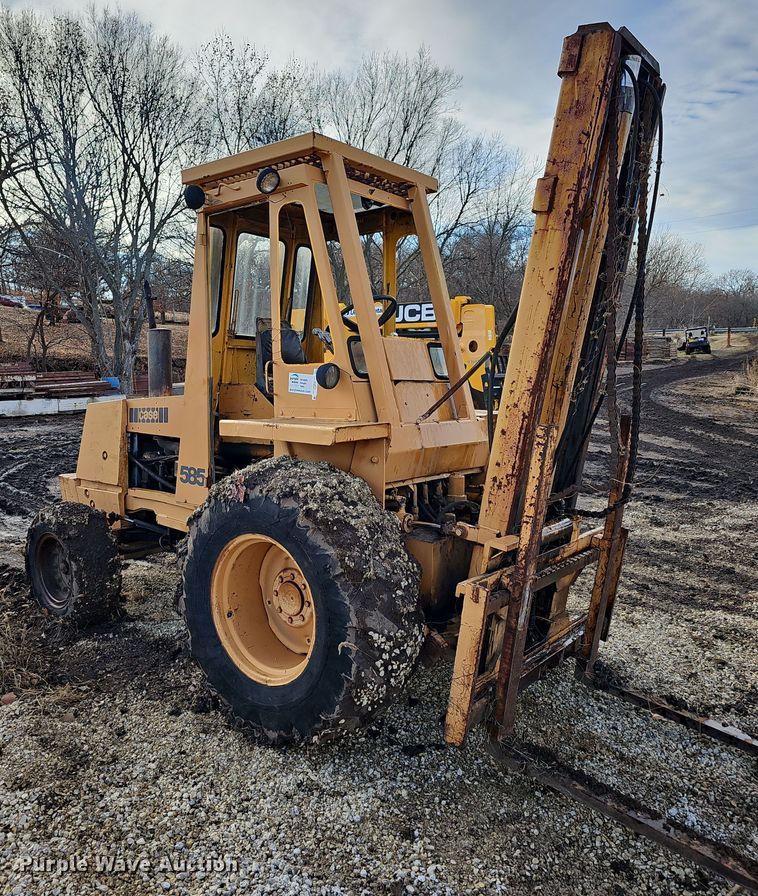 image for item OL9474 1976 Case 585  forklift