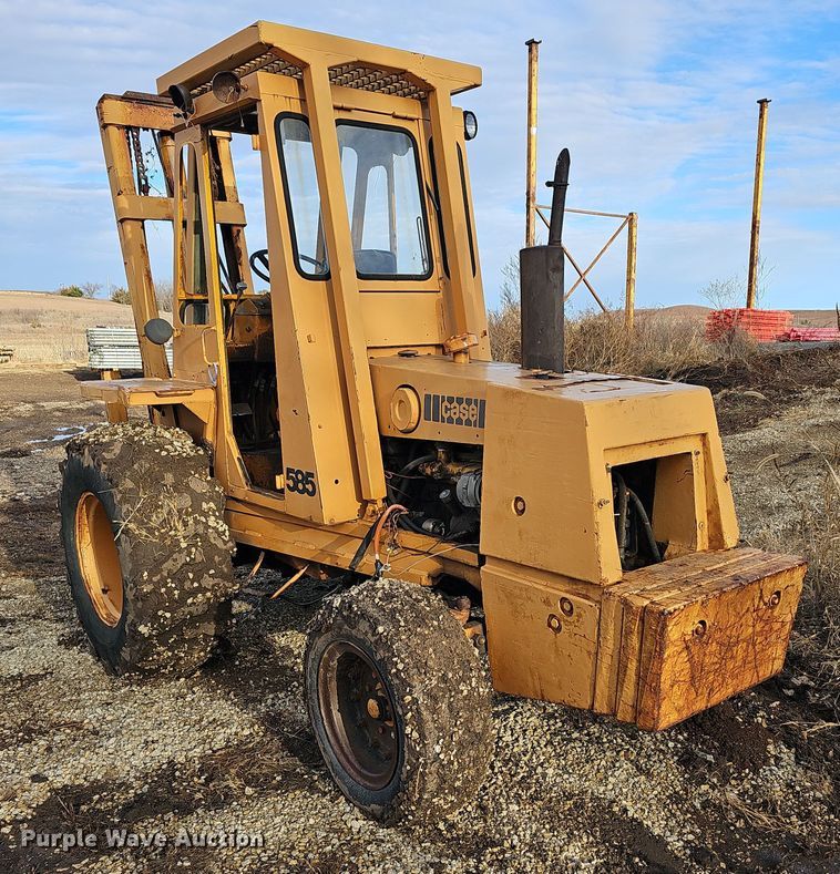 image for item OL9474 1976 Case 585  forklift