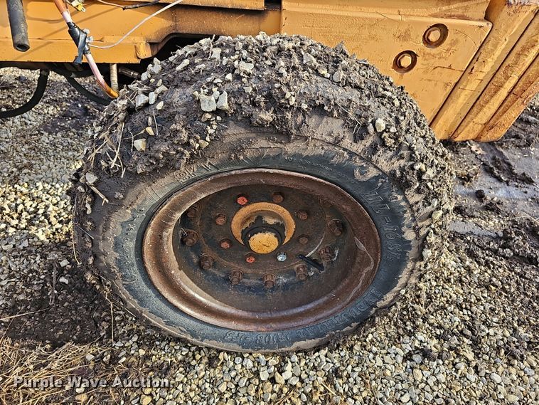 image for item OL9474 1976 Case 585  forklift