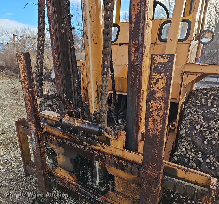 image for item OL9474 1976 Case 585  forklift