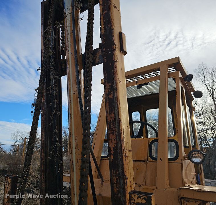 image for item OL9474 1976 Case 585  forklift