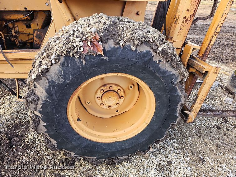 image for item OL9474 1976 Case 585  forklift