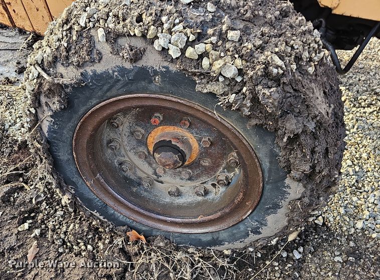 image for item OL9474 1976 Case 585  forklift