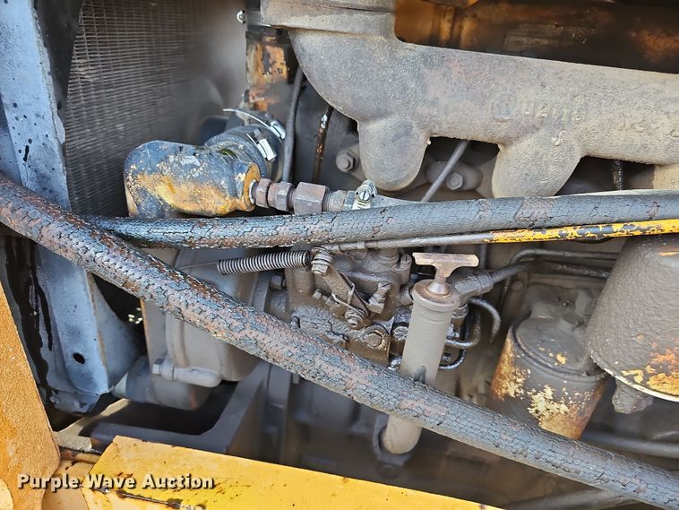 image for item OL9474 1976 Case 585  forklift