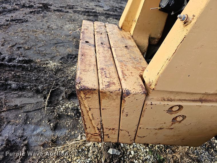 image for item OL9474 1976 Case 585  forklift