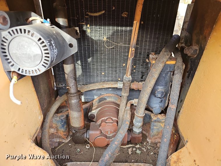 image for item OL9474 1976 Case 585  forklift